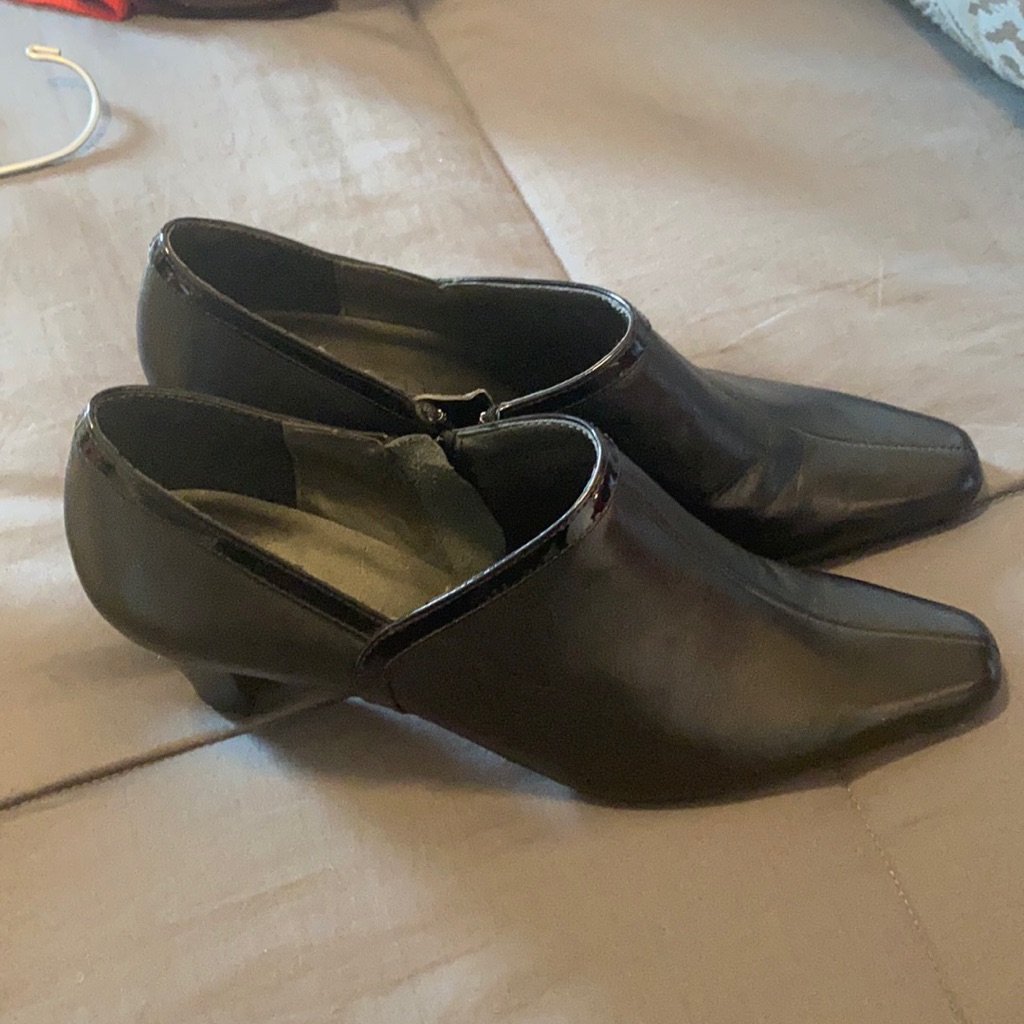 Vaneli Black Heels